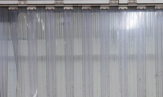 PVC Κουρτίνες: Η Ιδανική Λύση για Βιομηχανικούς και Επαγγελματικούς Χώρους